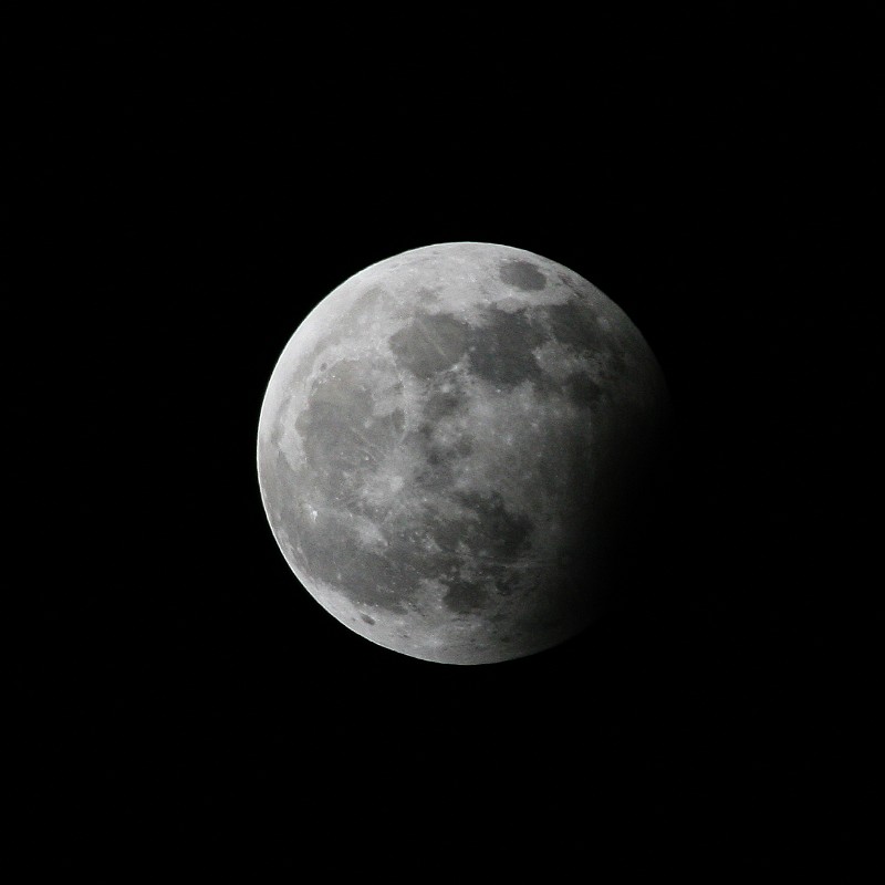 Lune_20091231.jpg - Eclipse de Lune (1D + Tamron 500mm)- Renens - 31/12/2009